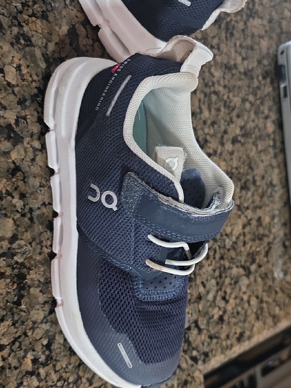 On Running Kids Navy and White Mesh Hook-and-Loop Sneaker